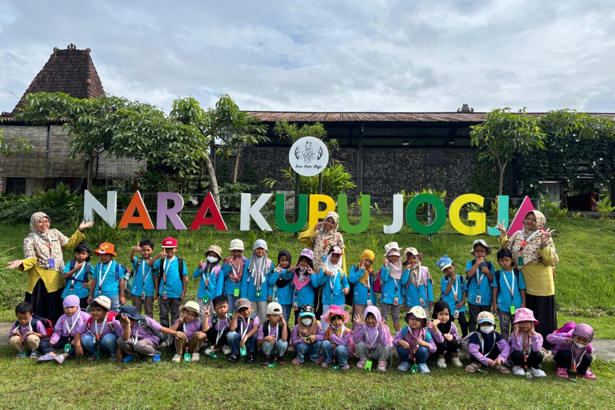Anak TK IT LHI mengikuti outing class tema tanaman ciptaan Allah di Narakupu